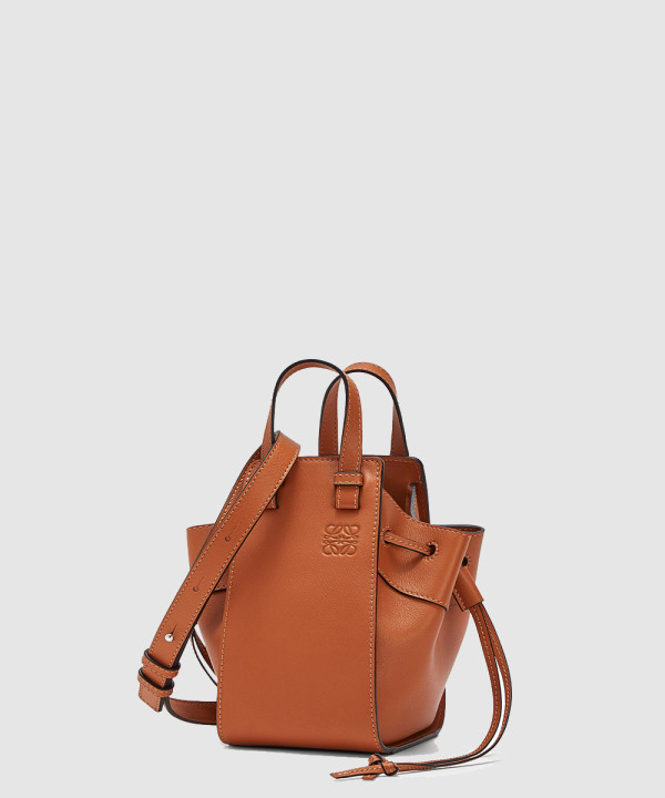 로에베 미니 드로우스트링 해먹백 클래식 카프스킨