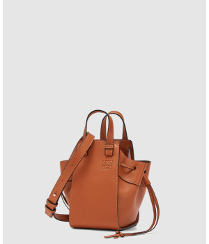 로에베 미니 드로우스트링 해먹백 클래식 카프스킨