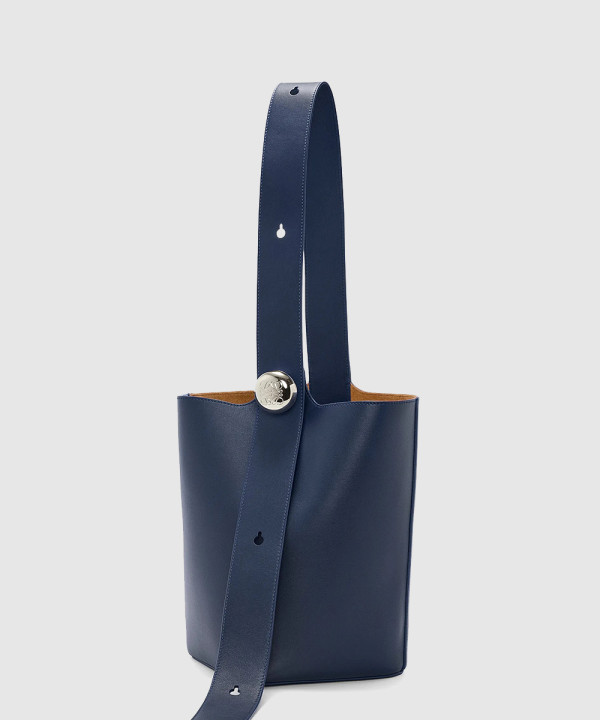 로에베 미디엄 페블 버킷백