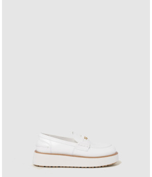 미우미우 브러쉬드 레더 로퍼 5D175E