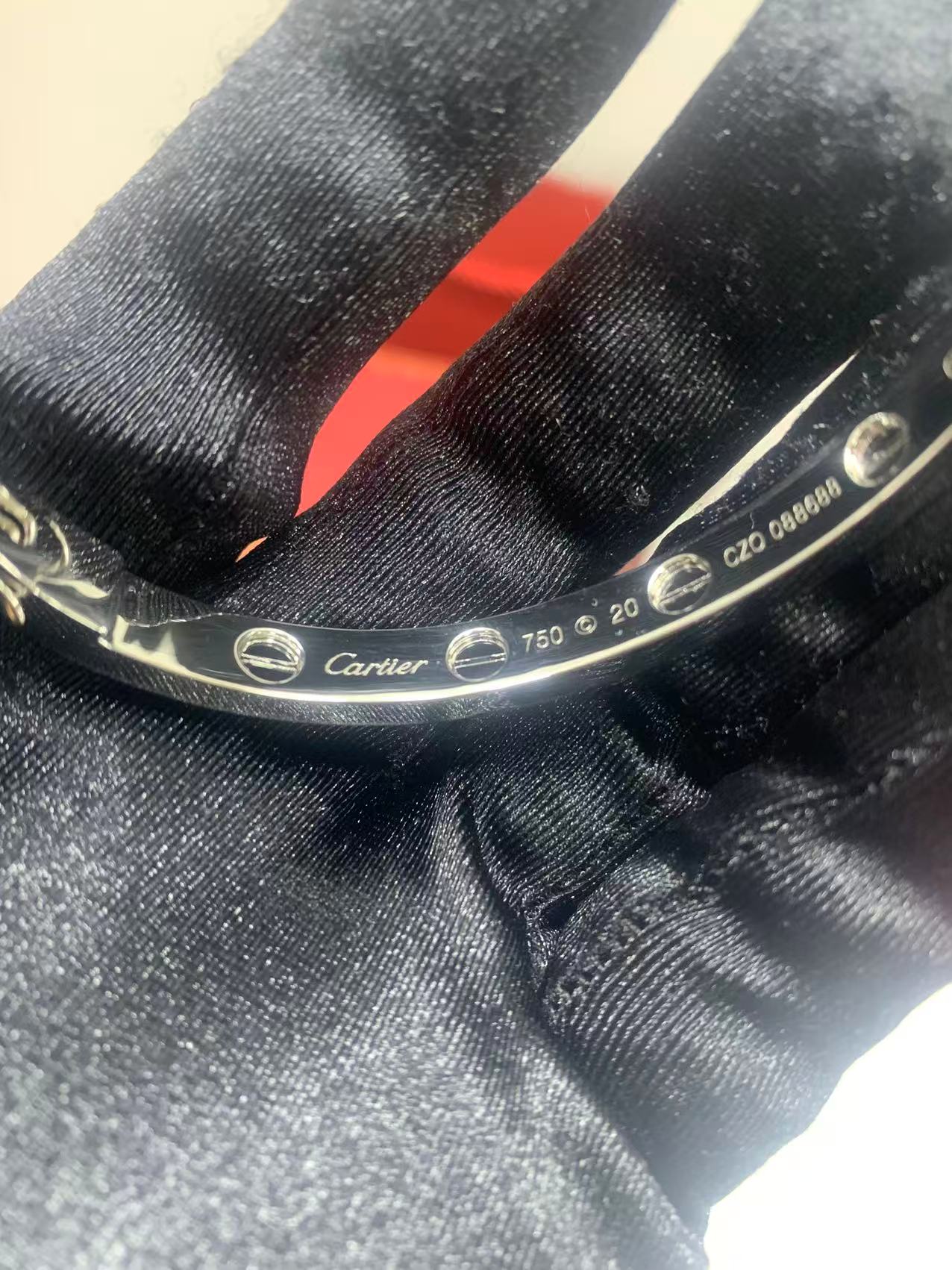 2026년 1월 7일 김*윤님 끼르띠에 클래식 세라믹 러브 파베 팔찌 검품 및 출고