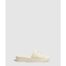 샤넬 퀄팅 램스킨 뮬 슬라이드 G36901