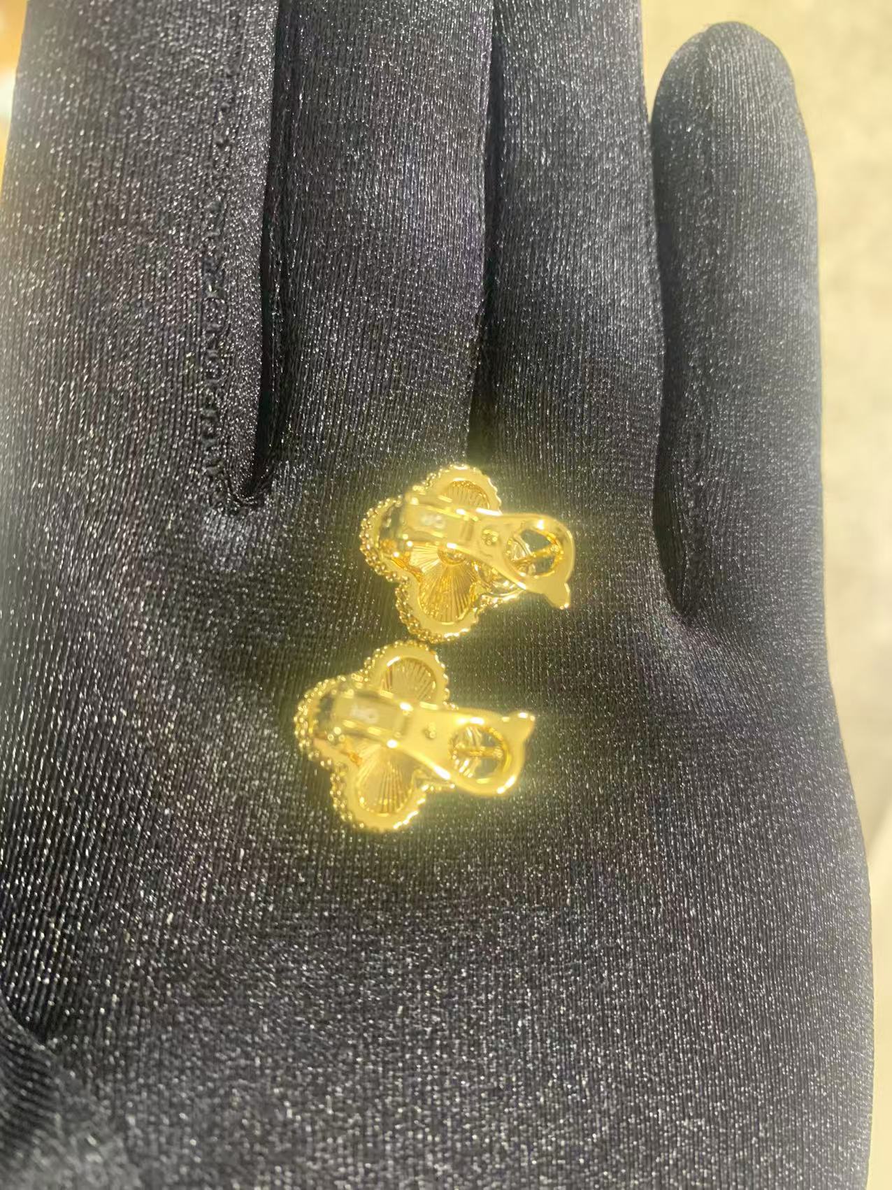 2026년 2월 15일 이*진님 반클리프 빈티지 기요세 이어링 검품 및 출고