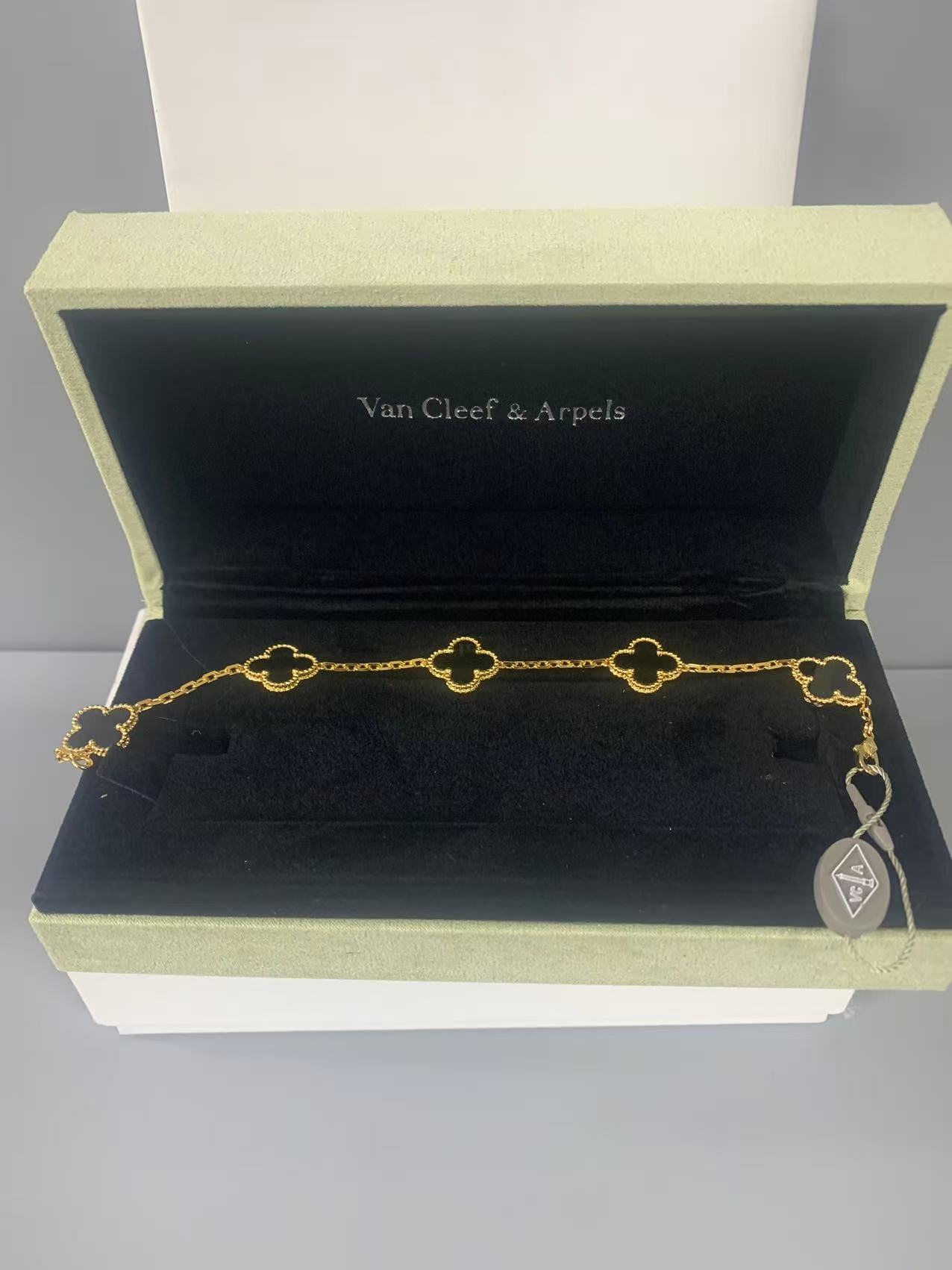 2026년 3월 9일 김* 님 반클리프 알함브라 빈티지 오닉스 5모티브 브레이슬릿 검품 및 출고