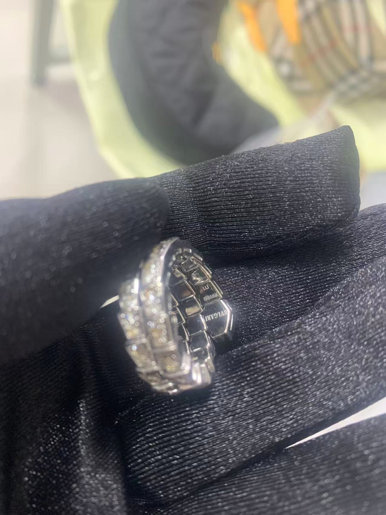 2026년 3월 17일 황*미 님 불가리 세르펜티 링 검품 및 출고