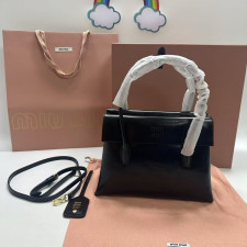 2026년 3월 20일 김*영님 미우미우 솔리테어 샤이니 레더 백 검품 및 출고