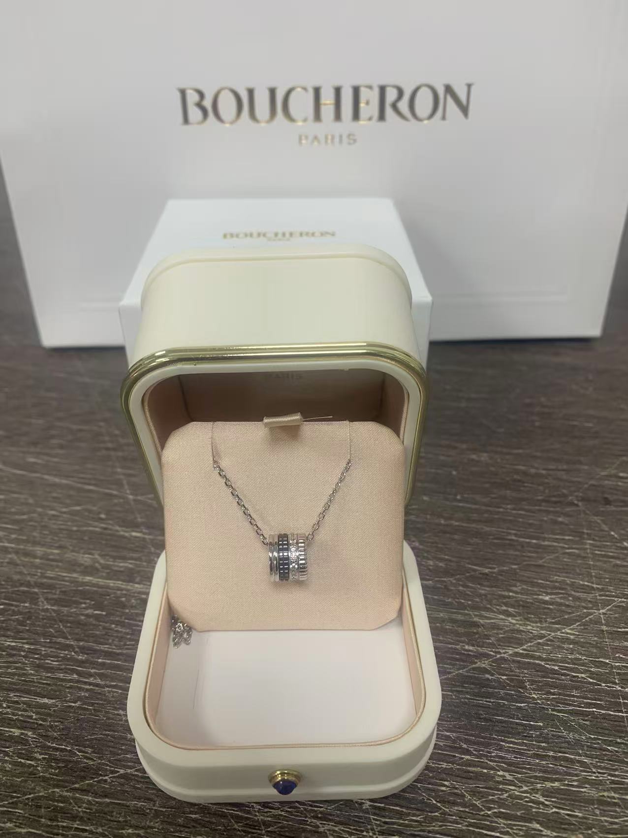 2026년 4월 9일 염*우님 부쉐론 콰트로 블랙 에디션 목걸이 검품 및 출고